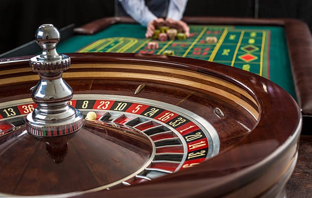 erek44 live blackjack table with professional dealer and multi-camera setup